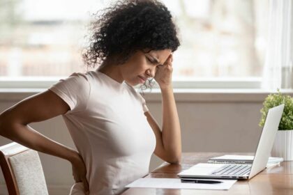 2_-Back-Pain-at-Workplace_-Tips-for-a-Healthy-Back